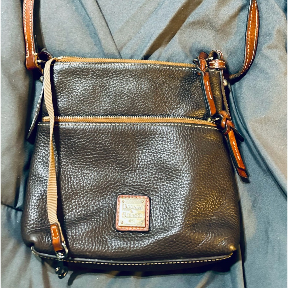Dooney & Bourke crossover Body bag